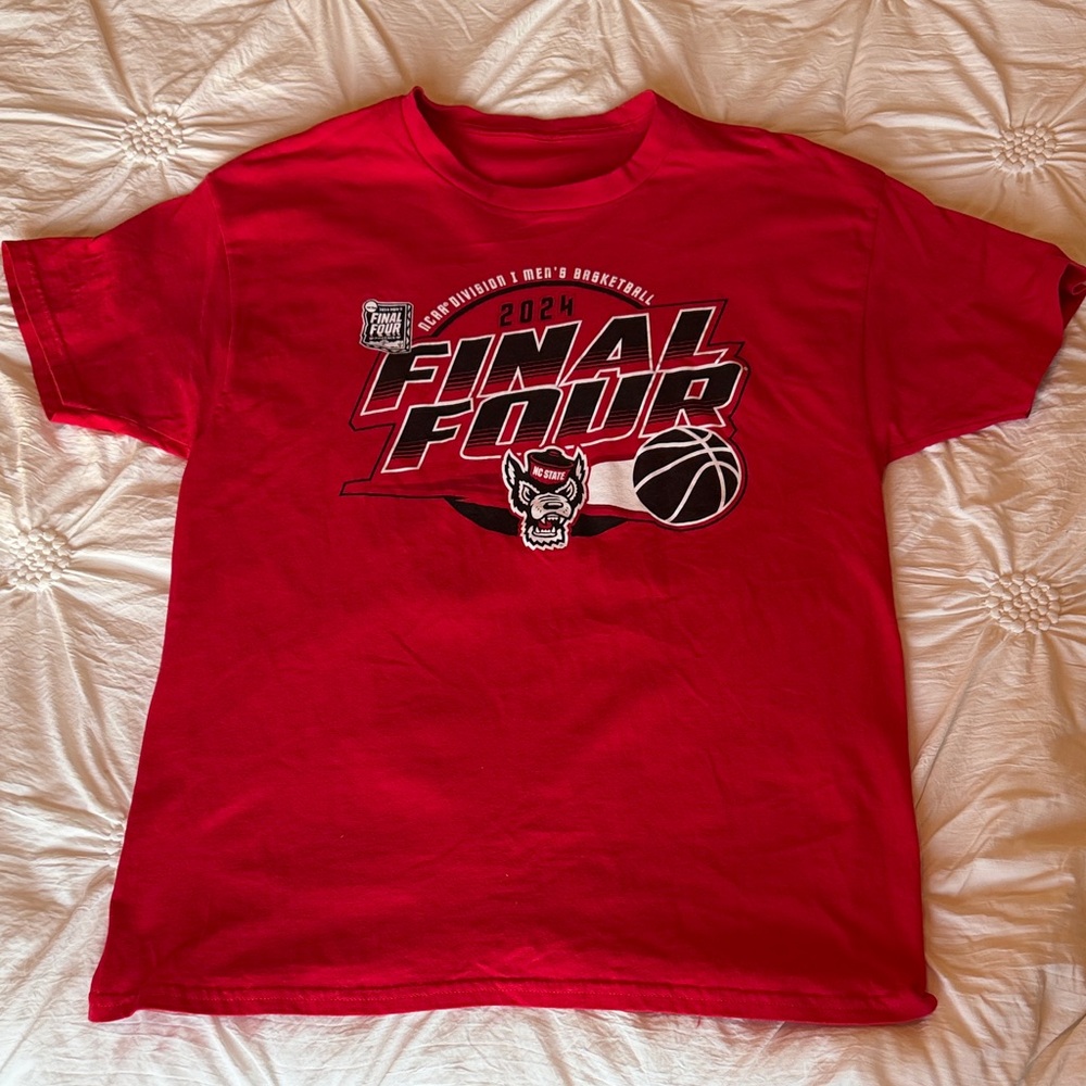 ✅NWOT - ADULT MEDIUM - 2024 NC STATE MENS Final Four Basketball T-Shirt. RED.